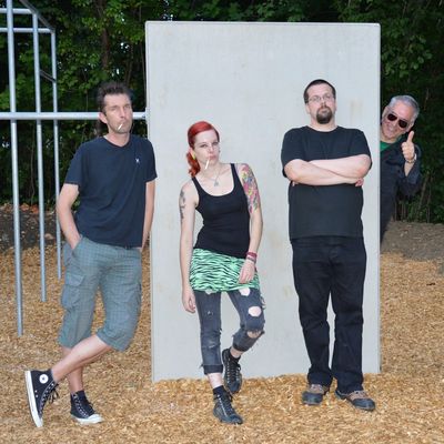 BANDFOTOS AUSSERHALB DER BASTIILE REUTLINGEN 2013