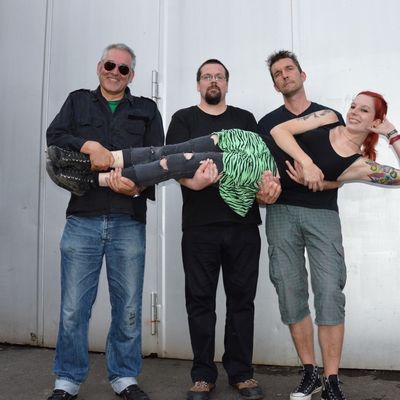BANDFOTOS AUSSERHALB DER BASTIILE REUTLINGEN 2013