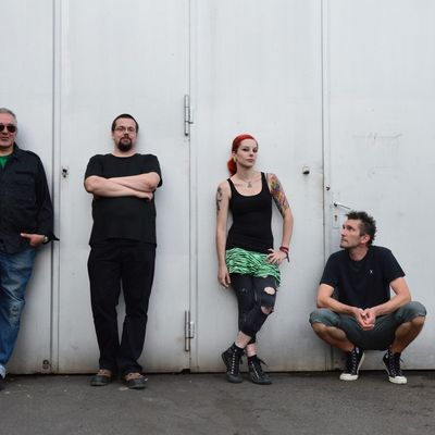 BANDFOTOS AUSSERHALB DER BASTIILE REUTLINGEN 2013