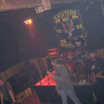 SUMPFPÄPSTE IM CLUBHAUS DES "MC EXCITERS", BÖHRINGEN 4. 2. 2006